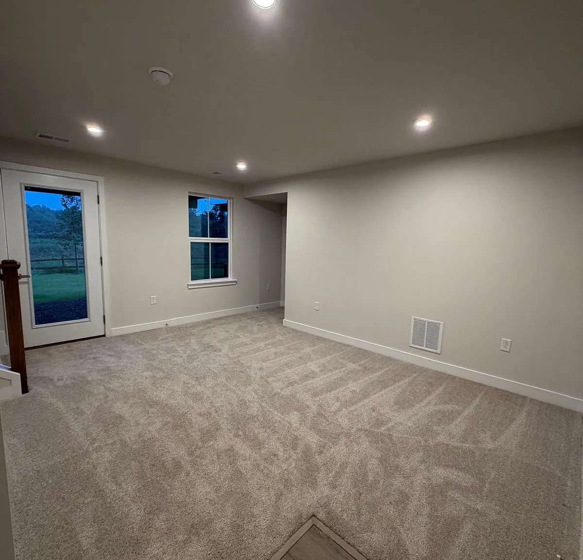 3 bed, 2.5 bath, 2200 sqft, $4,200 — Photo 3