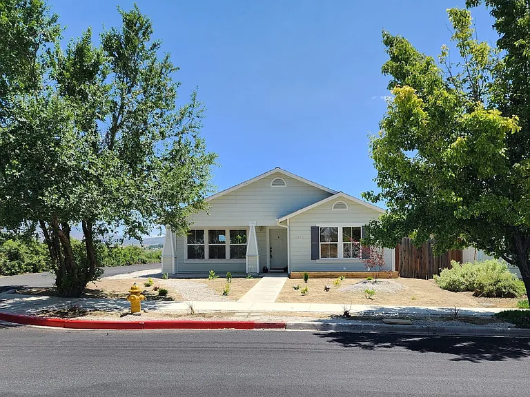 1435 Honey Locust Ave — Photo 1