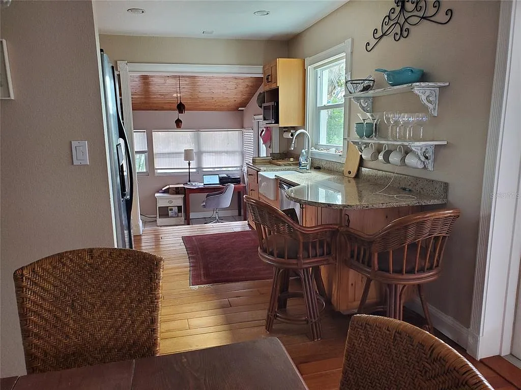 2 bed, 2.0 bath, 920 sqft, $2,000 — Photo 4