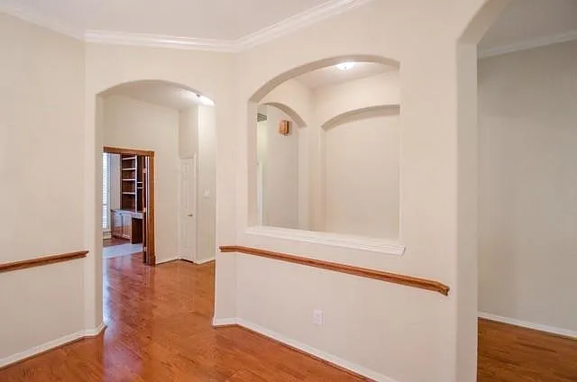 3 bed, 2.0 bath, 2119 sqft, $2,600 — Photo 4
