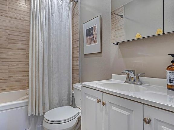 3rd image of 717 W 5th Ave
