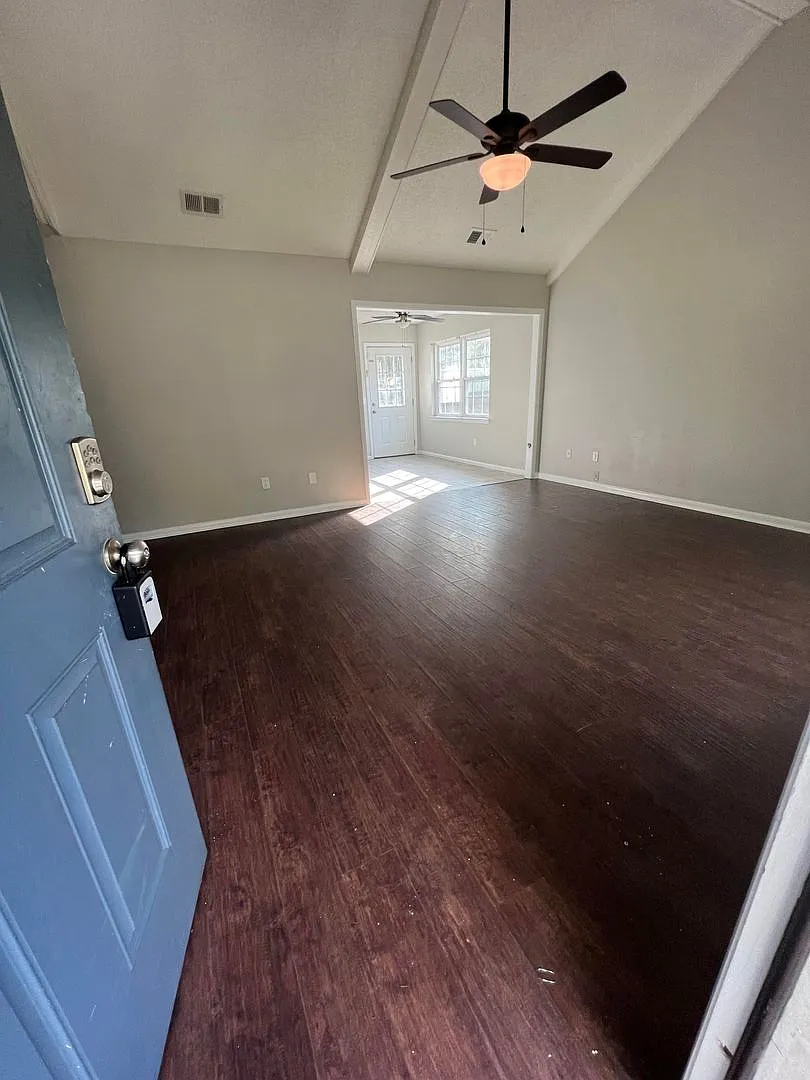3-bedroom/2 bath single-story home on a spacious corner lot! — Photo 3