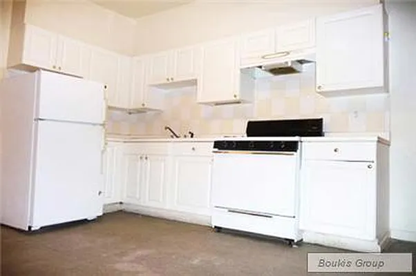 Rented by Bouklis Group | media 11