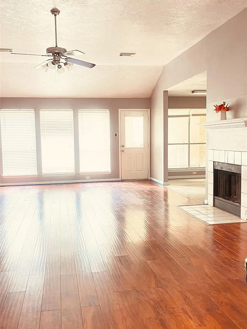 4 bed, 2.0 bath, 1496 sqft, $2,000 — Photo 1