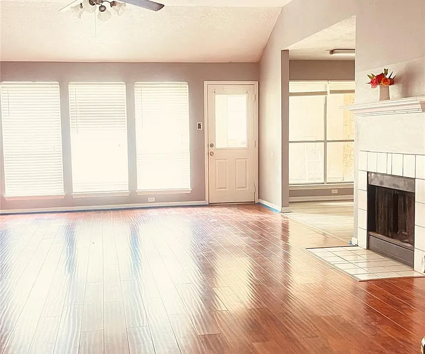 6406 Bayou Crest Dr