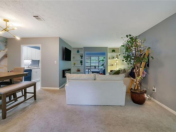 4th image of 8740 Roswell Rd Unit 10B