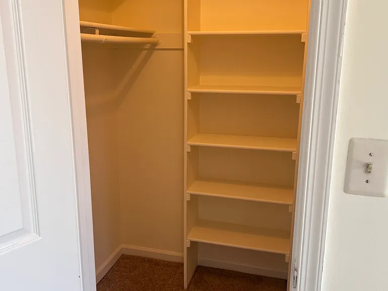 Primary bedroom Walk in closet