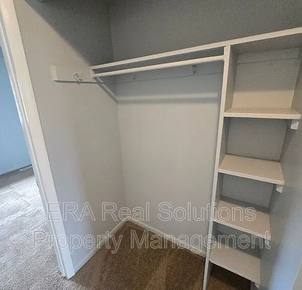 1718 Carstare Dr — Photo 9
