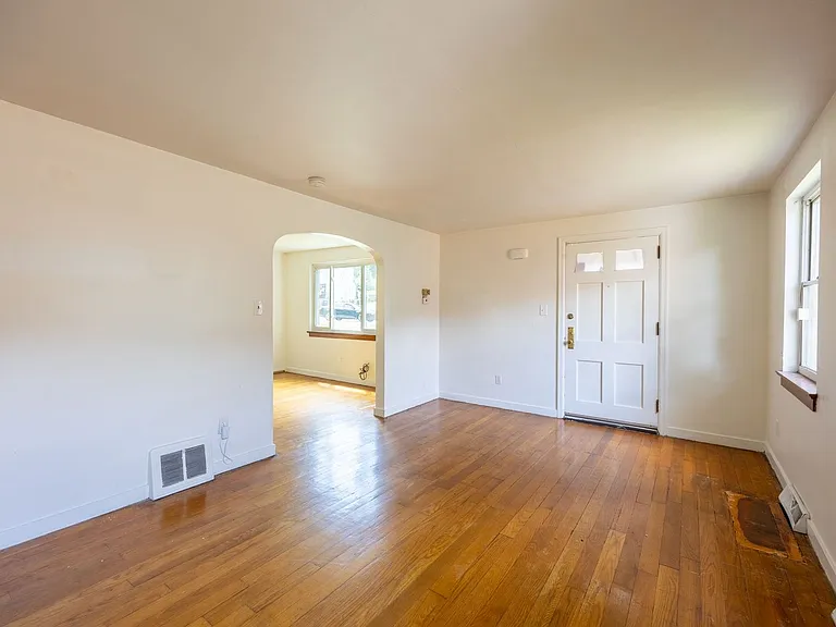 9717 Glendale Rd — Photo 10
