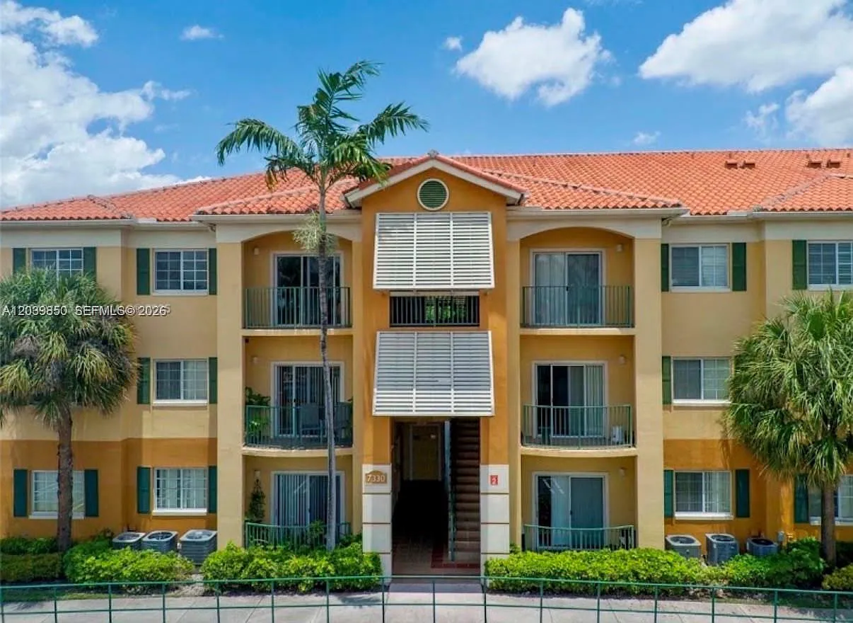 Palm Gardens At Doral Con — Photo 1