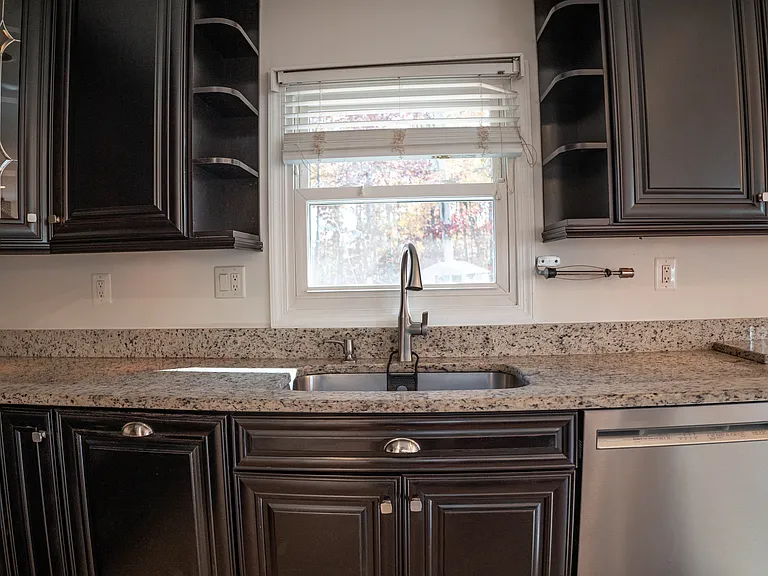 13227 Sturbridge Rd — Photo 40