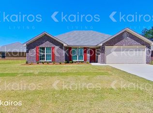 71 Charleston Dr, Elmore, AL 36025