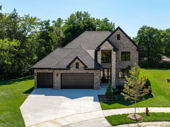 913 Kimberly Ct, Troy, MI 48098