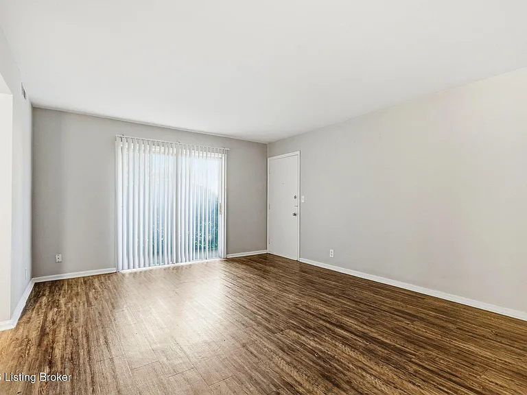 319 Idlewylde Dr #4 — Photo 1