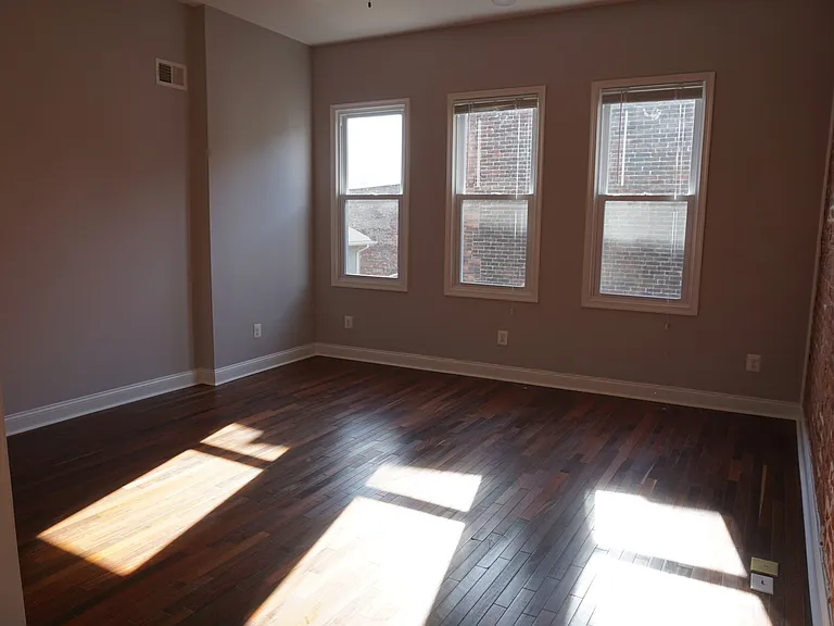 3230 W Berks St — Photo 10