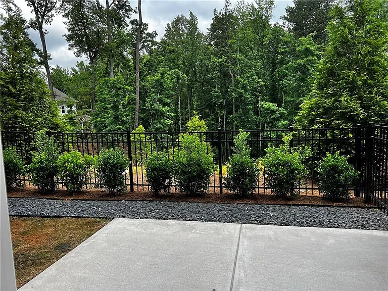 529 Clover Ln — Photo 19