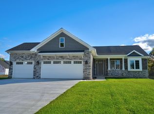 4341 Stepping Stone Ln, Fenton, MI 48430