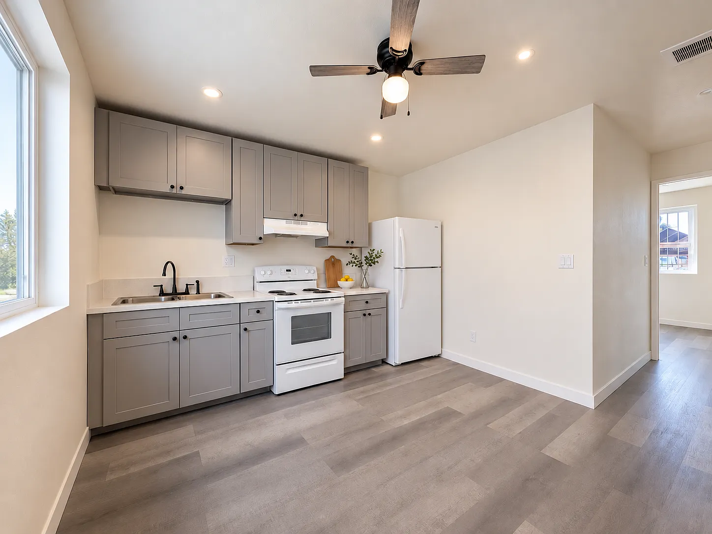 503 1/4 N Avenue 50 — Photo 1