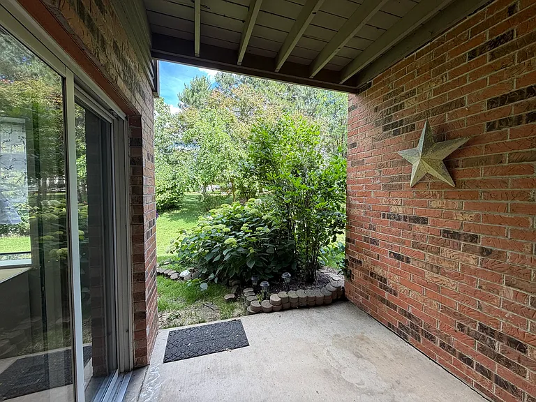 986 West Ct #A — Photo 12