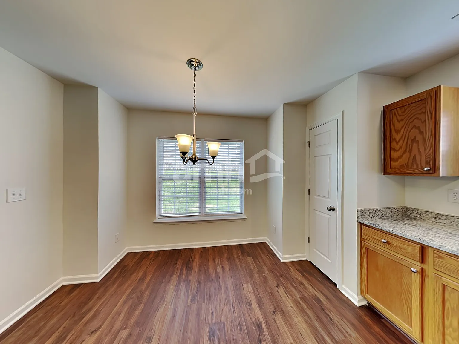 4 bed, 2.5 bath, 1980 sqft, $2,270 — Photo 4