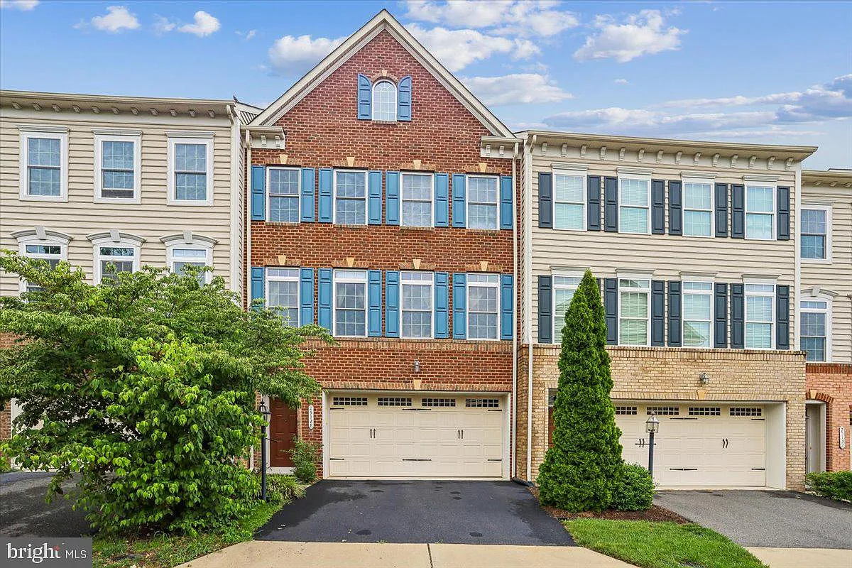 4 bed, 3.5 bath, 3200 sqft, $3,400 — Photo 1