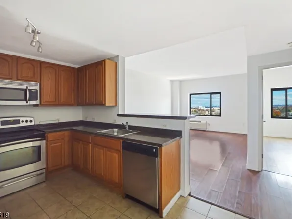 1 Carriage City Plz APT 1203, Rahway, NJ 07065