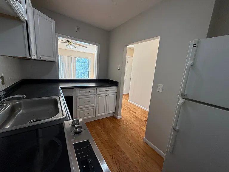 44 Maple St #101 — Photo 5