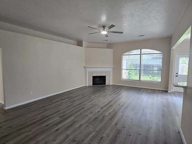 1806 Laurel Bay Dr — Photo 4