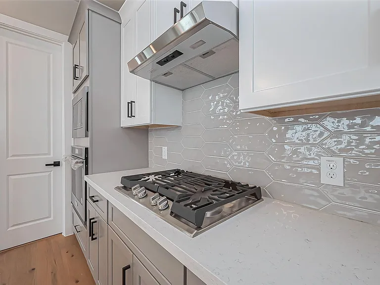 1222 W 24th St #D — Photo 11