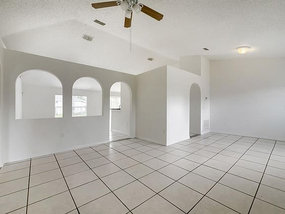 5th image of 954 DERBYSHIRE DRIVE
