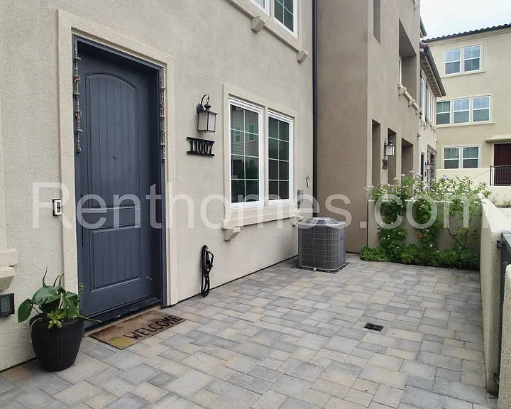 11007 Evelyn Way — Photo 2