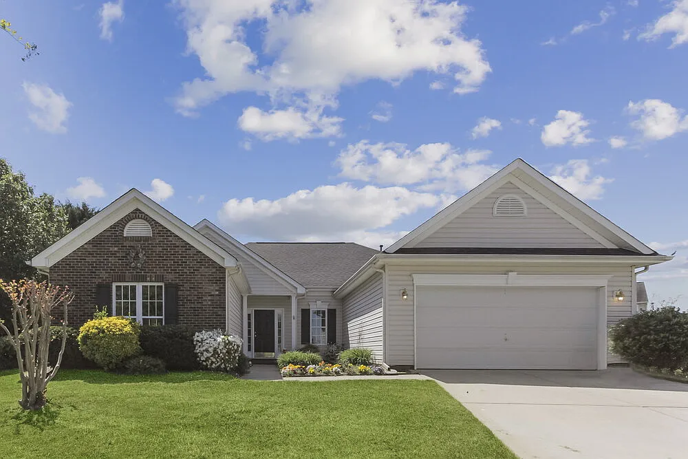4 bed, 2.0 bath, 1901 sqft, $2,495 — Photo 1