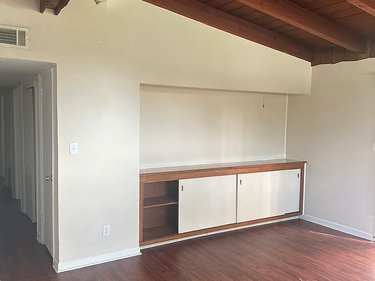 1822 Kissingbower Rd — Photo 3