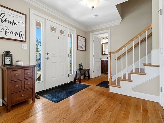 5th image of 38 Woodley Ave