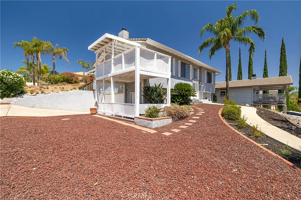 3 bed, 2.5 bath, 1818 sqft, $2,999 — Photo 1