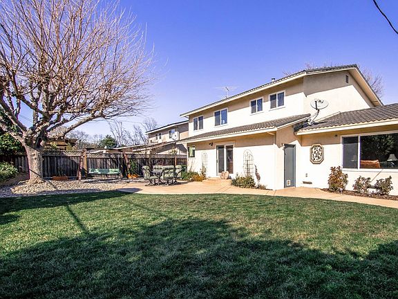3rd image of 1282 Pampas Dr