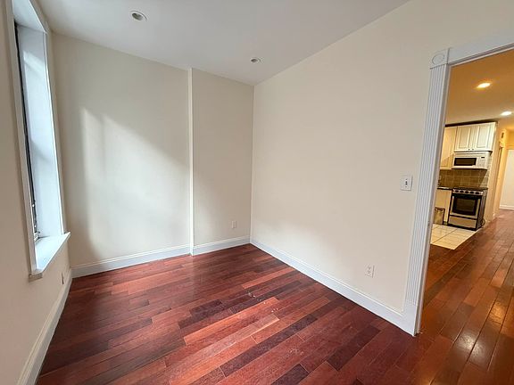 4th image of 315 E 73rd St #86