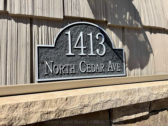 4th image of 1413 N Cedar Ave