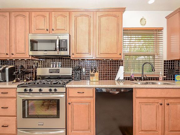 5th image of 22707 Garden Canyon Dr
