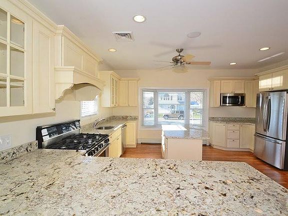 2nd image of 841 W Bay Dr