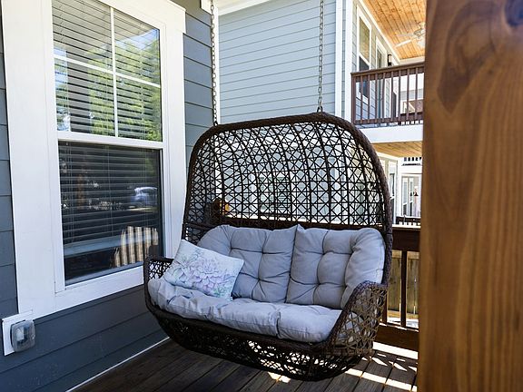 Front porch swing