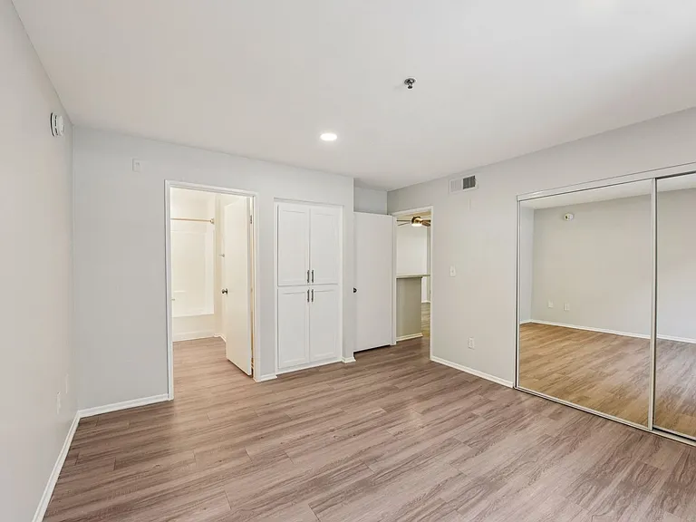 310 Virgil — Photo 21
