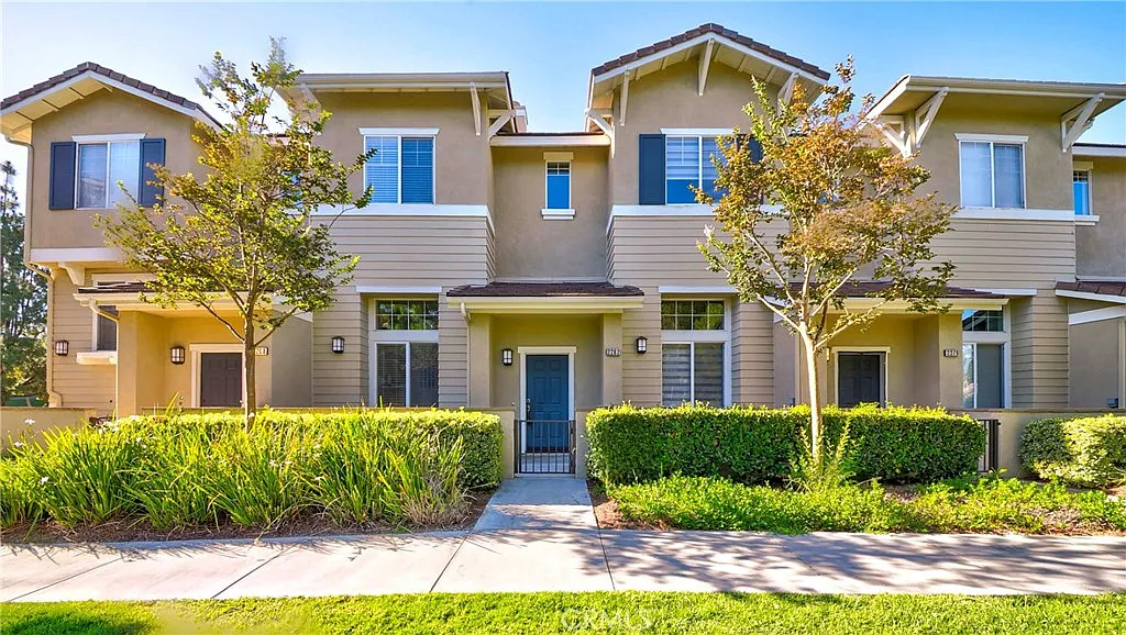 3 bed, 2.5 bath, 1502 sqft, $4,000 — Photo 1