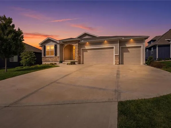 17404 Richards St, Overland Park, KS 66221