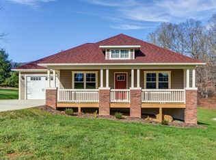 8 Wild Grouse Dr, Candler, NC 28715