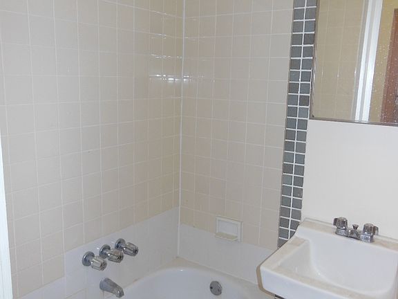 4th image of 535 E 81st St APT 2A