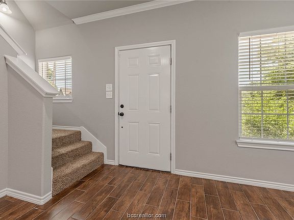 3rd image of 2303 Lorita Cir