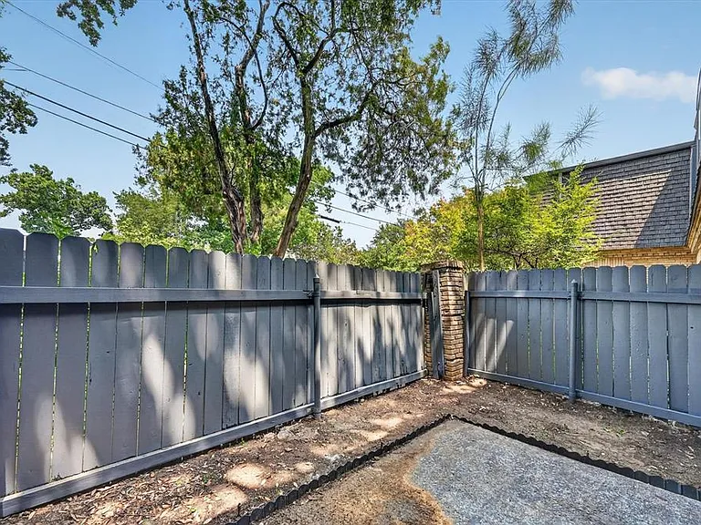 5033 Cedar Springs Rd — Photo 27