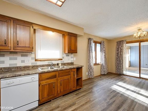 4th image of 207 W Jackson St