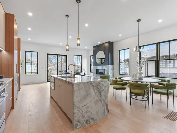 17 Marlboro St #2, Newton, MA 02458